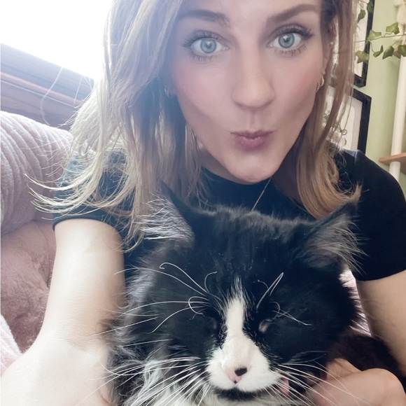 Meet your Posher, Jaclyn - Picture 3 of 4